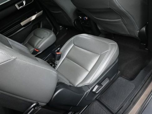 Used 2021 Ford Explorer XLT RWD image 30