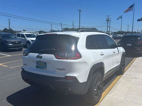 Used 2019 Jeep Cherokee Trailhawk AWD/4WD image 9