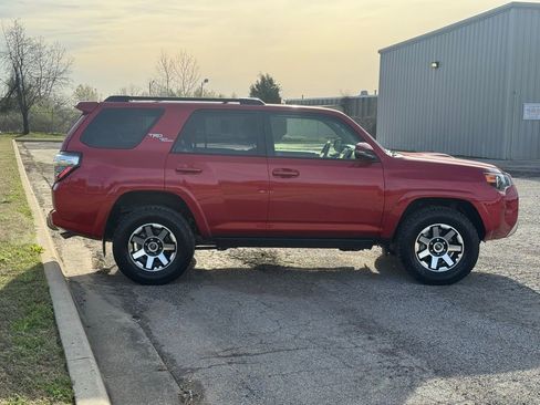 Used 2023 Toyota 4Runner TRD Off-Road Premium AWD/4WD image 7