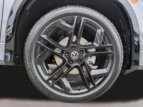 New 2026 Volkswagen Tiguan SE R-Line FWD image 11
