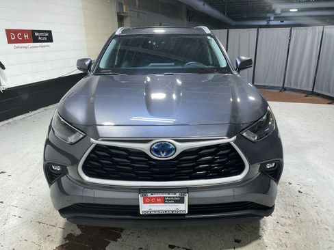 Used 2024 Toyota Highlander XLE AWD/4WD image 6