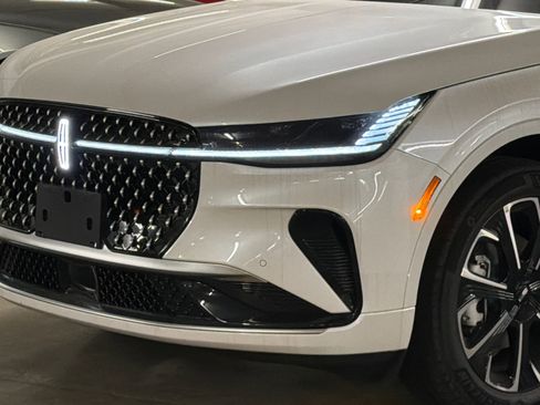 New 2026 Lincoln Nautilus Reserve AWD/4WD image 2