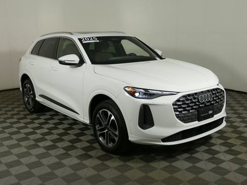 Certified 2025 Audi Q5 Premium w/ Convenience Package AWD/4WD image 1