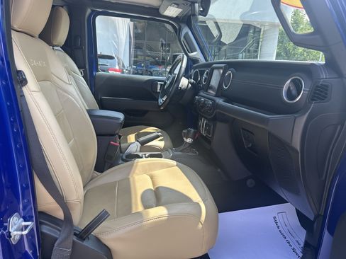 Used 2018 Jeep Wrangler Unlimited Sahara AWD/4WD image 19