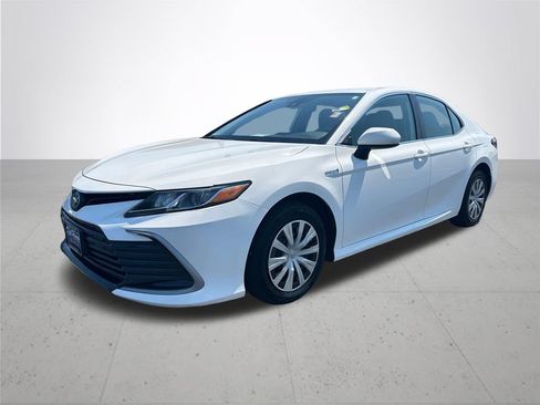 Used 2021 Toyota Camry LE FWD image 2