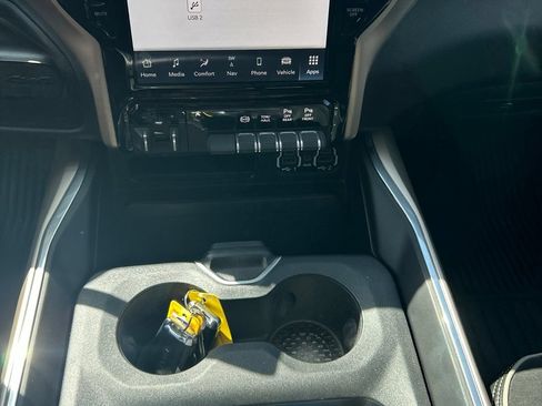Used 2022 RAM 3500 Laramie AWD/4WD image 4