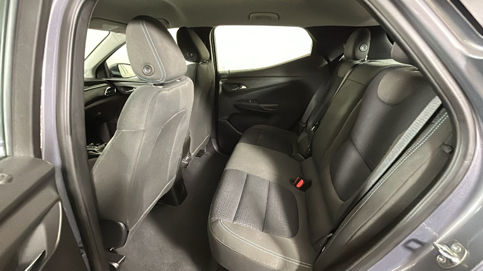Used 2023 Chevrolet Bolt EUV LT w/ Comfort Package FWD image 32