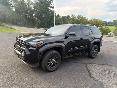 Used 2025 Toyota 4Runner SR5 AWD/4WD image 4
