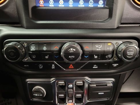 Used 2021 Jeep Gladiator Mojave w/ Cold Weather Group image 17