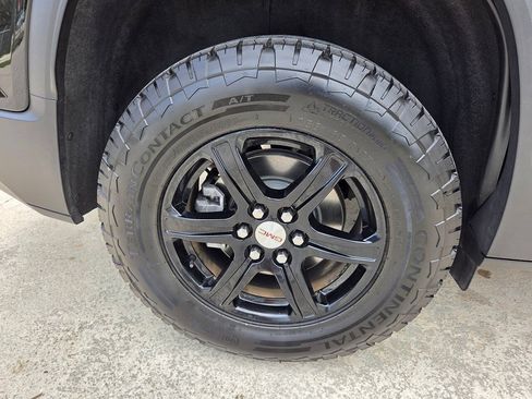 Used 2023 GMC Acadia AT4 AWD/4WD image 17