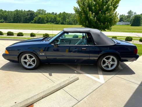 Used 1989 Ford Mustang LX RWD image 3