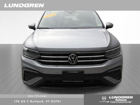 Used 2024 Volkswagen Tiguan SE w/ Panoramic Sunroof Package image 44