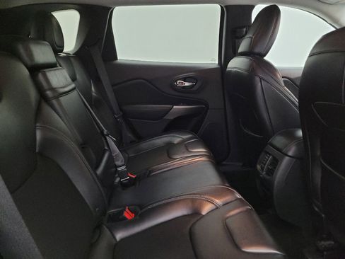 Used 2019 Jeep Cherokee Latitude Plus image 19