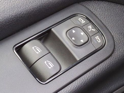 Used 2025 Mercedes-Benz Sprinter 2500 image 24