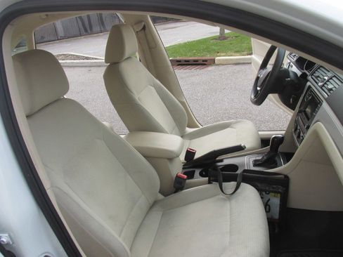 Used 2017 Volkswagen Passat 1.8T S image 17