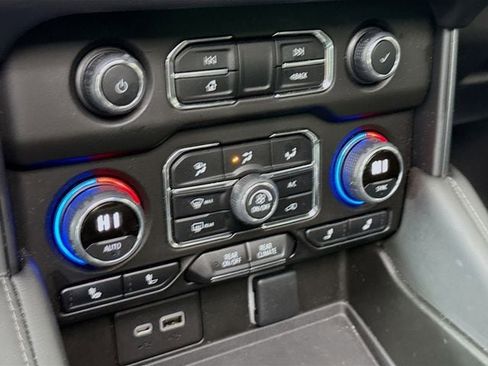 Used 2022 Chevrolet Tahoe LT w/ Luxury Package image 18