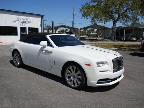 Used 2017 Rolls-Royce Dawn image 8