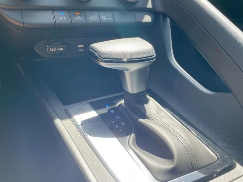 Certified 2025 Hyundai Elantra SE image 46