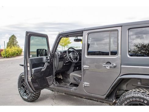 Used 2018 Jeep Wrangler Unlimited Sport S AWD/4WD image 24