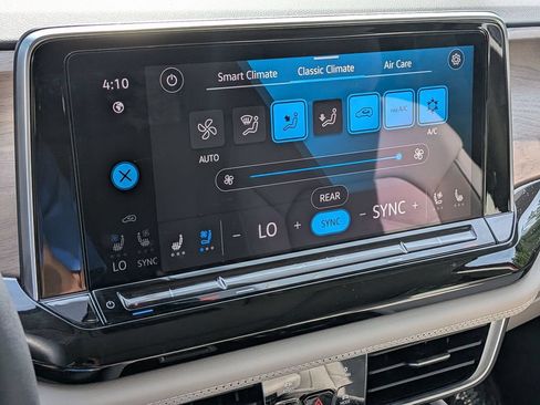 Used 2025 Volkswagen Atlas SE w/ Panoramic Sunroof Package AWD/4WD image 23
