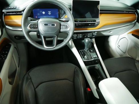 Certified 2023 Jeep Compass Limited w/ Elite Group AWD/4WD image 4