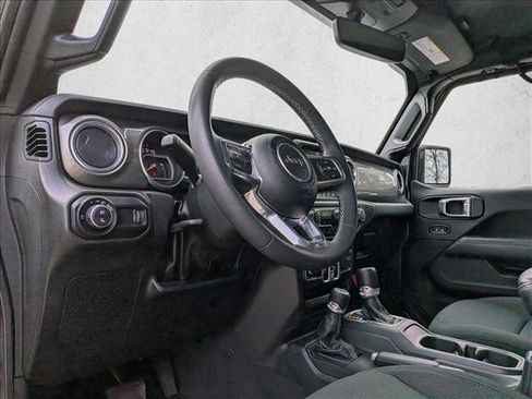 Used 2023 Jeep Gladiator Overland AWD/4WD image 10
