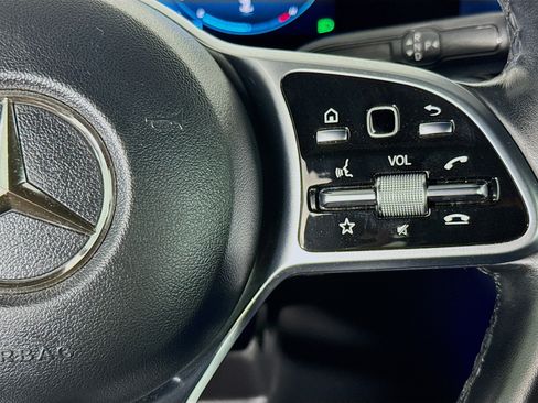 Used 2023 Mercedes-Benz GLB 250 w/ Premium Package image 13