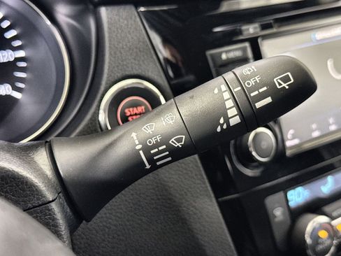 Used 2022 Nissan Rogue Sport SV image 24