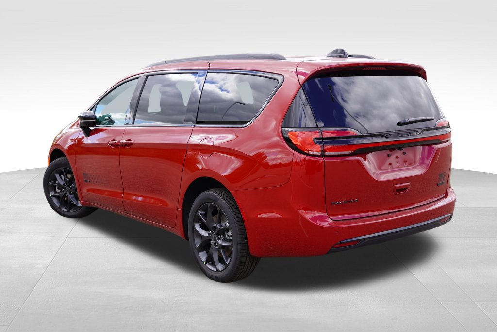 New 2027 Chrysler Pacifica Select AWD/4WD image 5