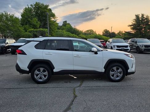 Used 2024 Toyota RAV4 XLE AWD/4WD image 9