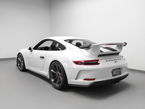 Certified 2018 Porsche 911 GT3 RWD image 3