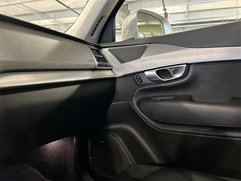 Used 2024 Volvo XC90 B5 Core w/ Protection Package Premier image 21