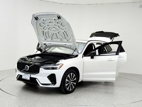 Certified 2025 Volvo XC60 B5 Plus image 9