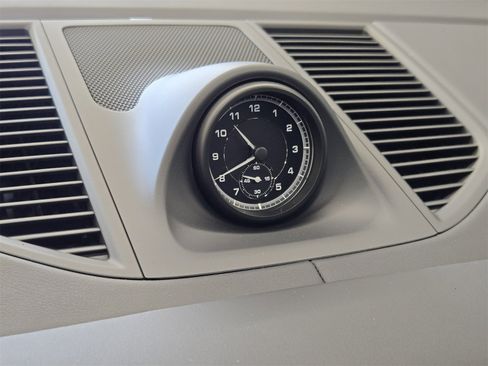 New 2025 Porsche Macan image 21