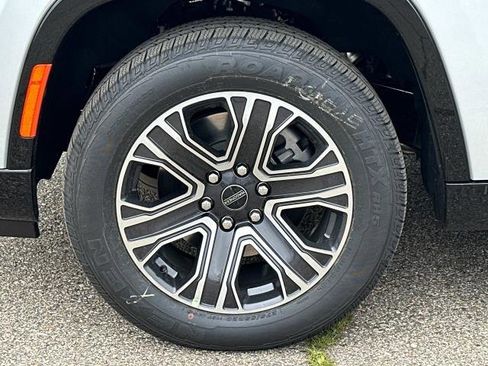 New 2025 Jeep Wagoneer 4WD w/ Premium Group I image 8