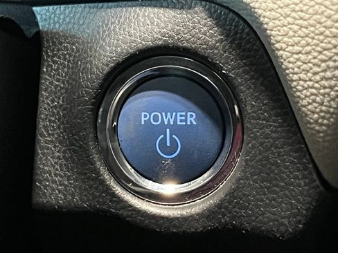 Used 2022 Toyota RAV4 XLE Premium AWD/4WD image 28