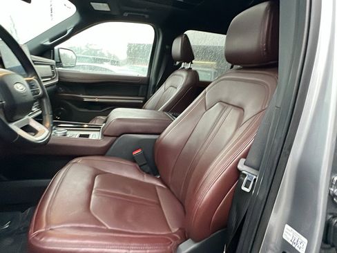 Used 2024 Ford Expedition Limited image 17