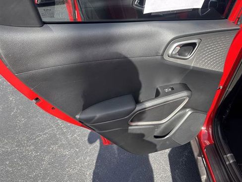 Used 2025 Kia Soul LX image 11
