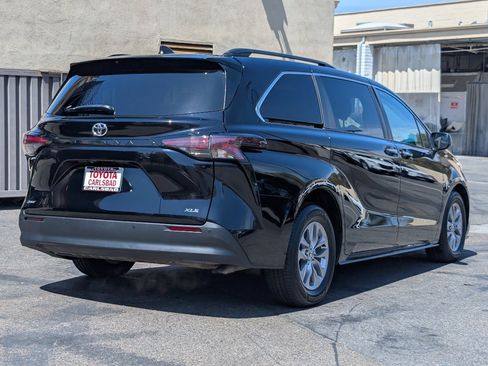 Used 2026 Toyota Sienna XLE FWD image 14