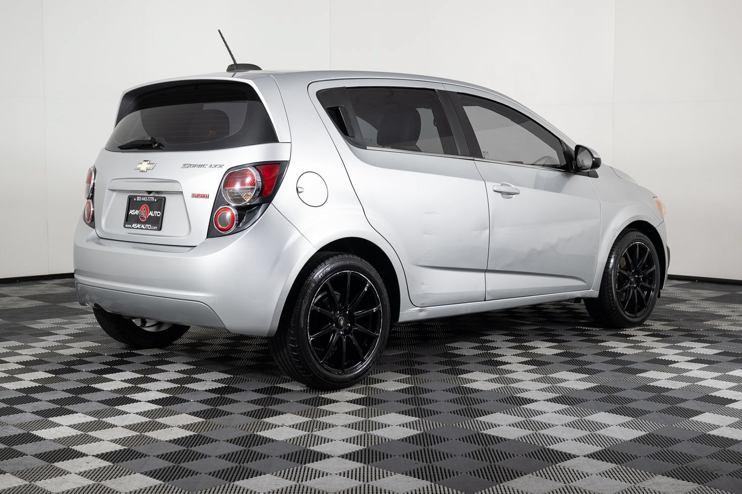 Used 2015 Chevrolet Sonic LTZ FWD image 8