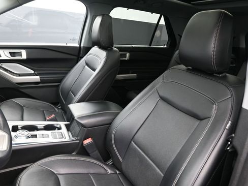 Used 2022 Ford Explorer Limited w/ Limited Technology Package image 10