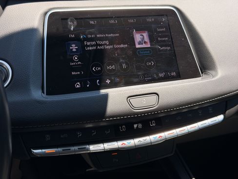 Used 2023 Cadillac XT4 Luxury FWD image 23