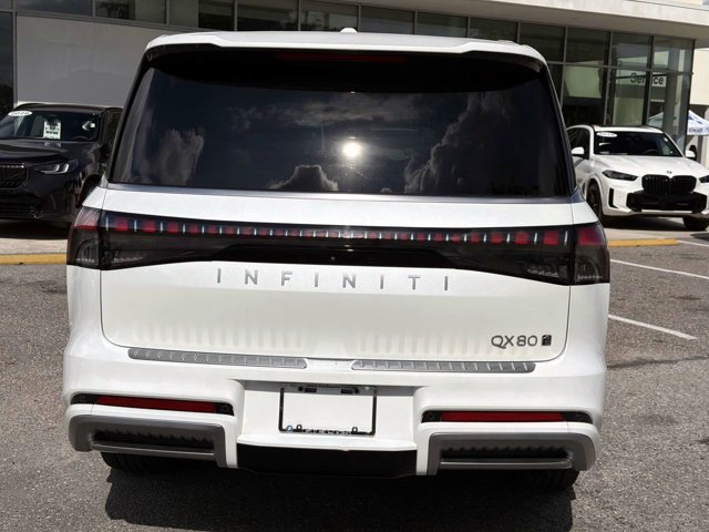 Used 2025 INFINITI QX80 Sensory AWD/4WD image 4