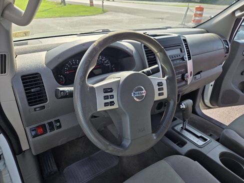 Used 2015 Nissan Frontier S image 25