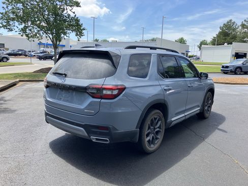 Used 2024 Honda Pilot Touring image 12