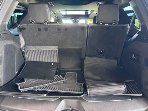 Used 2021 Cadillac Escalade Premium Luxury image 25