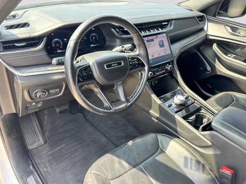 Used 2022 Jeep Grand Cherokee Overland AWD/4WD image 2