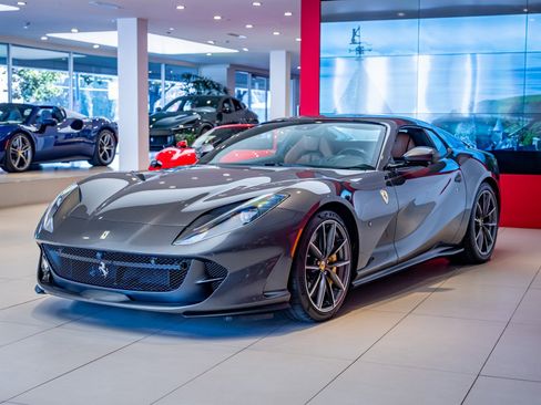 Used 2021 Ferrari 812 GTS image 29