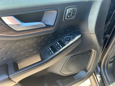Used 2020 Ford Escape Titanium AWD/4WD image 22