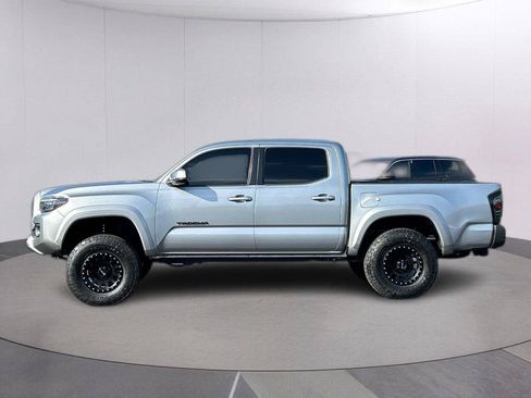 Used 2021 Toyota Tacoma SR5 RWD image 2